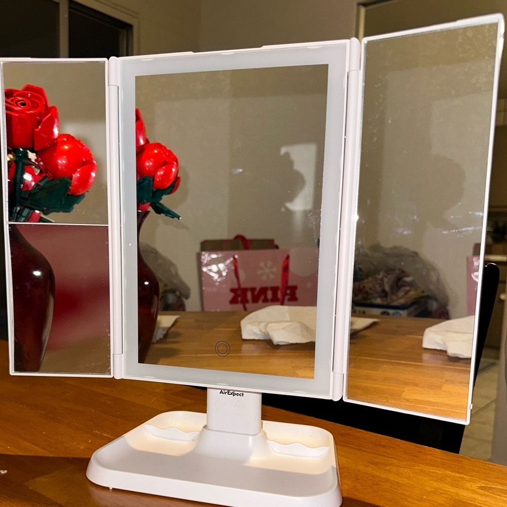LED light up standup mirror